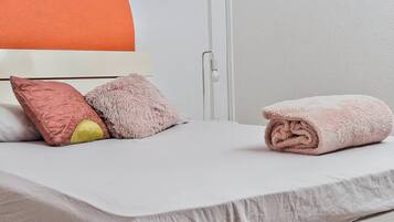 Comfort House, Garden View | Iron/ironing board, free WiFi, bed sheets