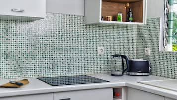 Comfort House, Garden View | Private kitchen