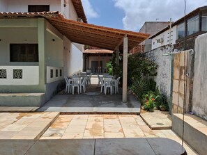 Outdoor dining - Comfortable house in São Luís, Maranhão, 5 minutes from the beaches. (São José de Ribamar)