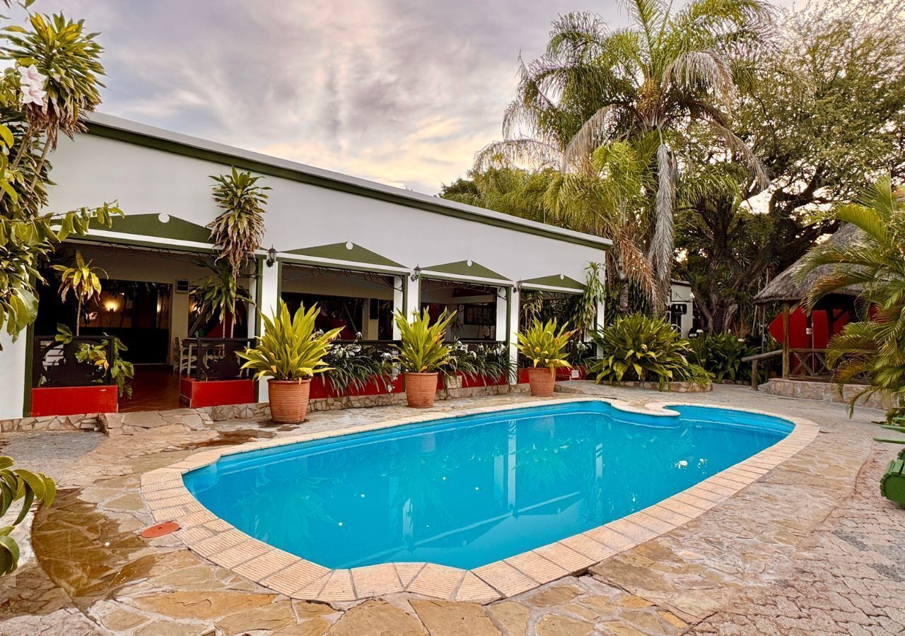 2 outdoor pools