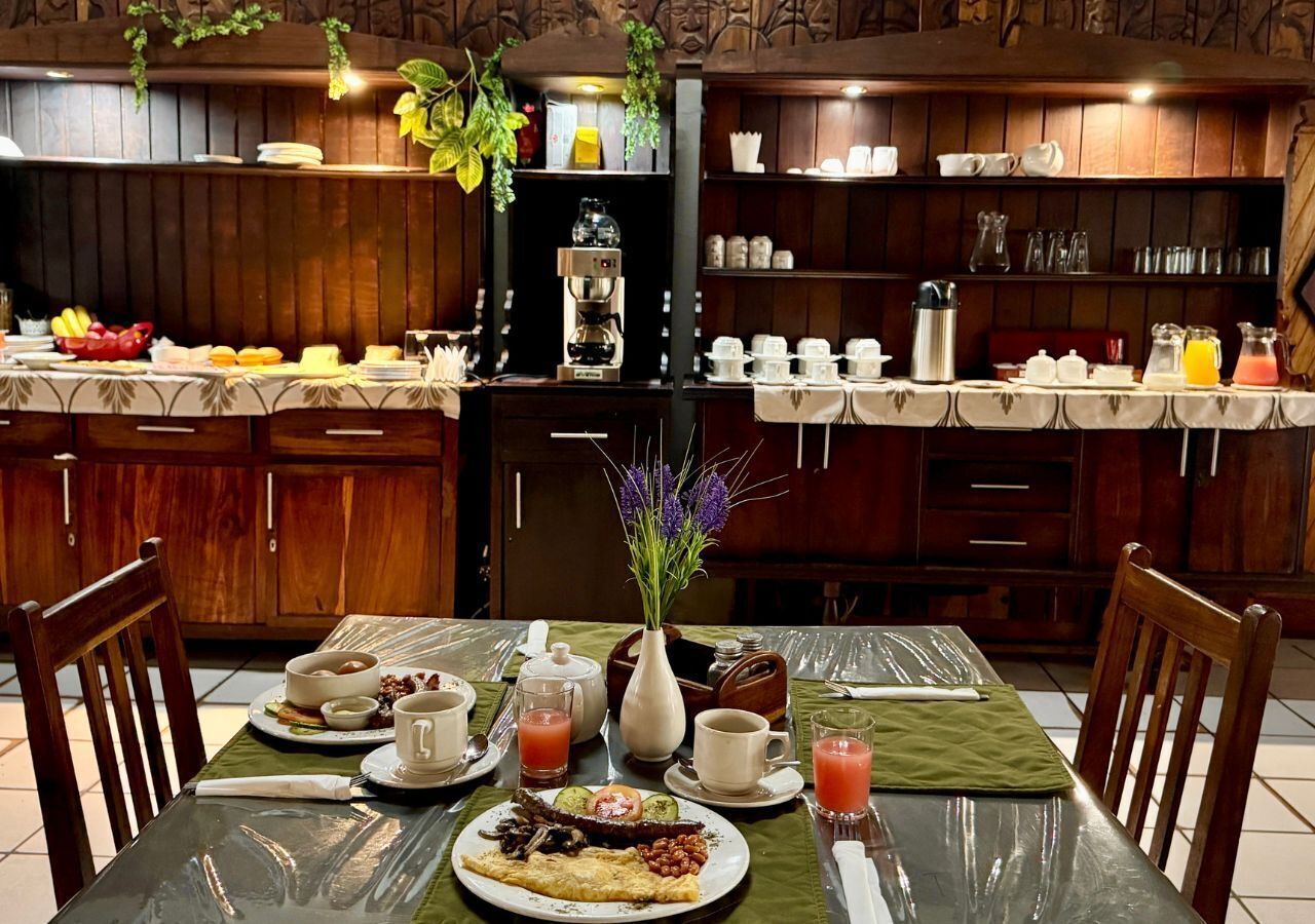 Petit déjeuner complet compris tous les jours