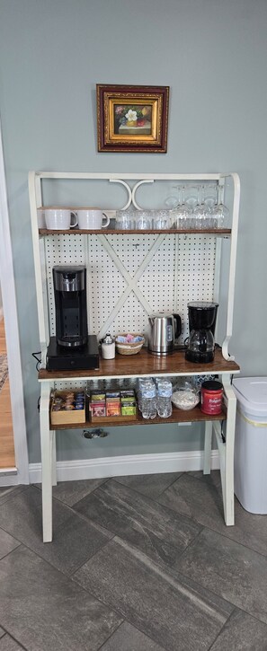 Interior - The Cottage - Wonderful 2-bedroom house with AC, WiFi in charming Bardstown (Bardstown)