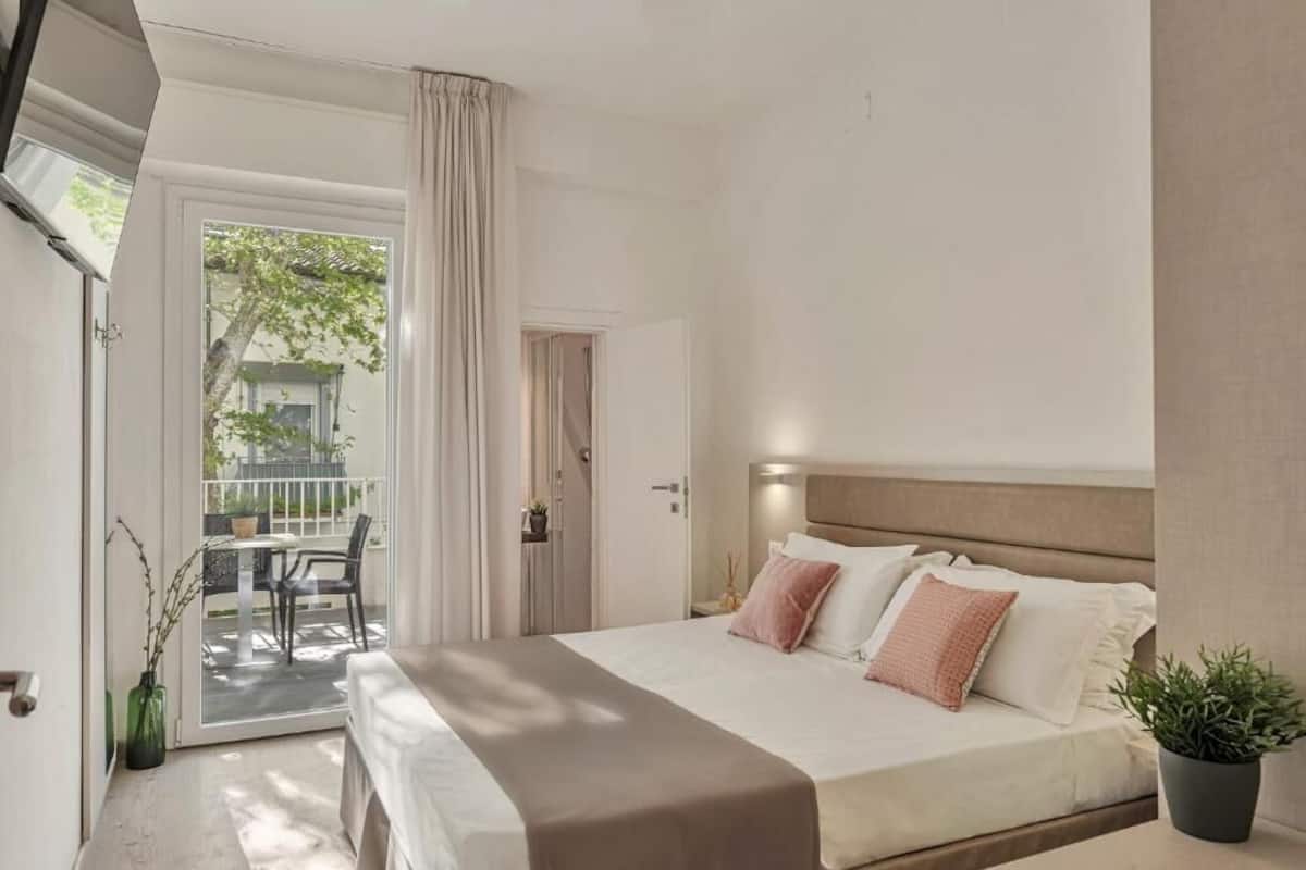 In-room safe, free WiFi