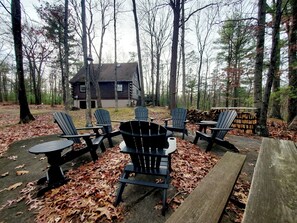 Terrace/patio - Cozy, rustic 3-bedroom cabin in fabulous Lake Raystown with AC (Huntingdon)