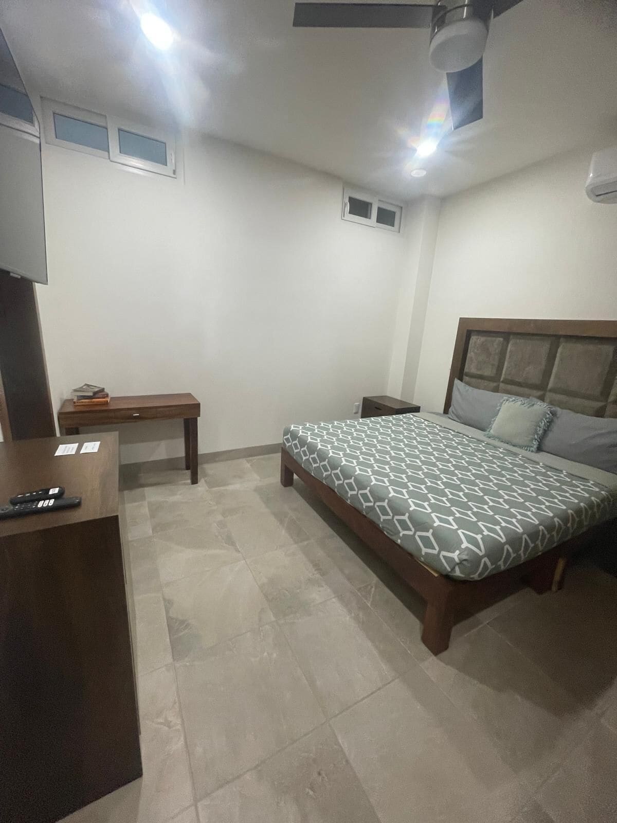 2 dormitorios, tabla de planchar con plancha, wifi y ropa de cama
