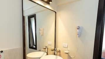 Quadruple Room, Patio, Courtyard View | Bathroom | Hair dryer, towels, soap, shampoo