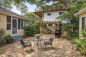 Outdoor dining - Cabin in Tybee Island, Georgia (Tybee Island)