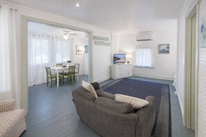 Smart TV - Cabin in Tybee Island, Georgia (Tybee Island)
