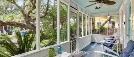 Een televisie en een dvd-speler