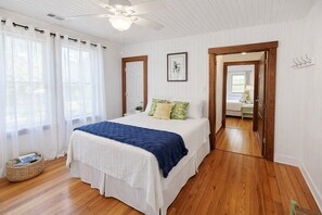 4 bedrooms, iron/ironing board, free WiFi - Full House in Tybee Island, Georgia (Tybee Island)