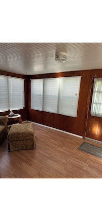 Interior. Cozy 1-bedroom cottage in soothing Falls City with AC