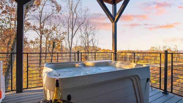 House (4 Bedrooms) | Interior - Indoor Pool, Hot Tub & Vols Spirit With Sweeping Mountain Views Smokey's Den by Avantstay (Sevierville)