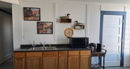 3-Bedroom Apartment Above The Blue Goose – Perfect for SDSU Fans & Hunters