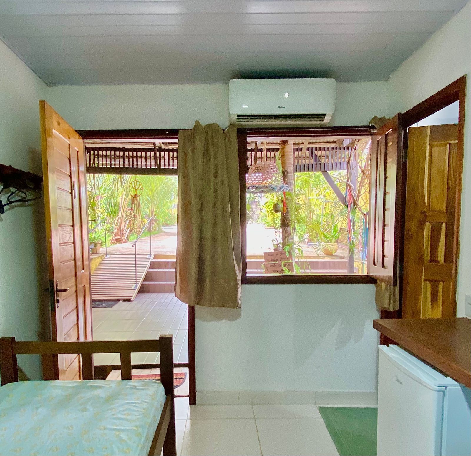 Quarto família, ar-condicionado, vista para o pátio | Ferros/tábuas de passar roupa, Wi-Fi de cortesia