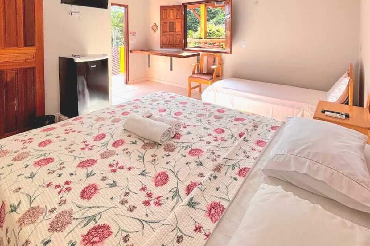 Superior driepersoonskamer, airconditioning | Een strijkplank/strijkijzer, gratis wifi