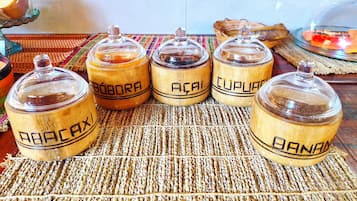 Tägliches inbegriffenes Frühstück zur Selbstbedienung