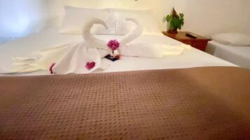 Standard Suite, Private Bathroom, Courtyard View