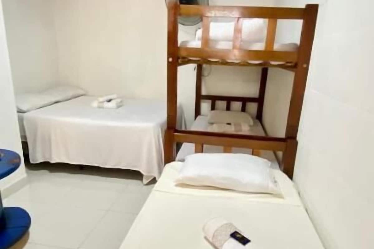 Familieværelse - aircondition - udsigt til gårdsplads | Strygejern/strygebræt, gratis Wi-Fi