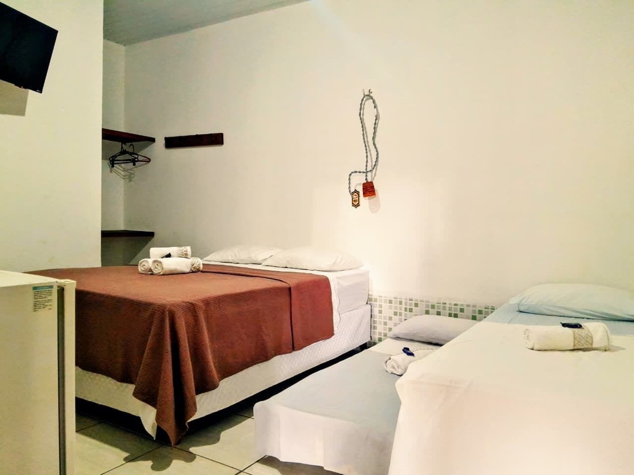 Neljän hengen standard-huone, ilmastointi | Silitysrauta/-lauta, ilmainen Wi-Fi