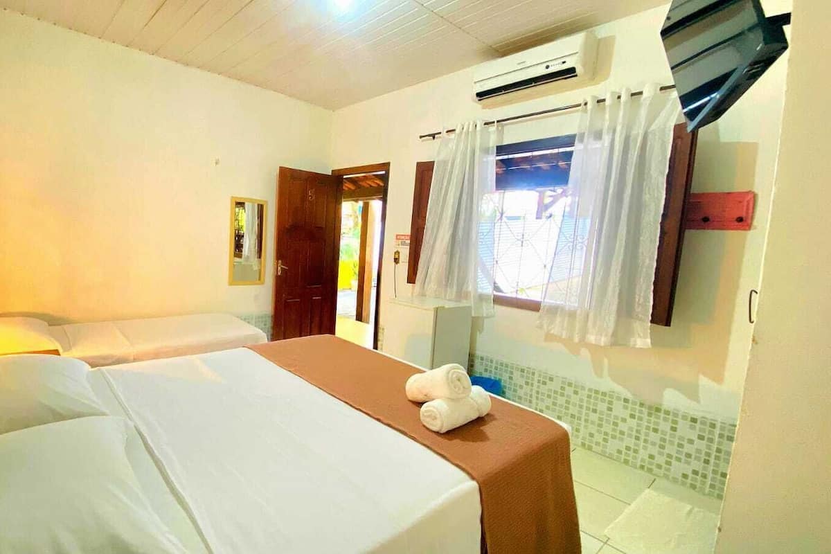 Standaard suite, privébadkamer, uitzicht op de binnenplaats | Een strijkplank/strijkijzer, gratis wifi