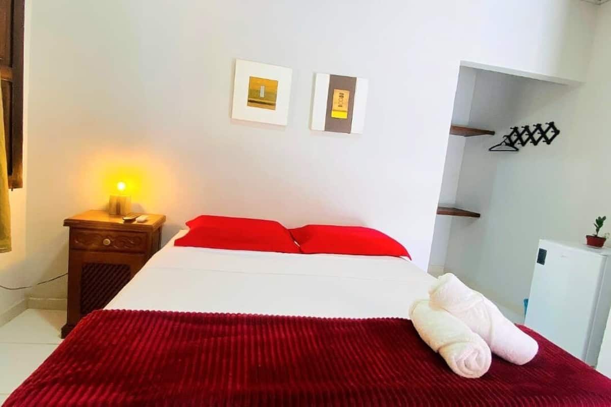 Tweepersoonskamer, privébadkamer | Een strijkplank/strijkijzer, gratis wifi