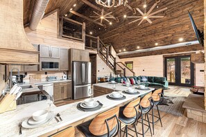 Fridge, microwave, oven, stovetop - IndoorPool*Pickleball*Theater*Firepit*Game Room*HotTub* Smoky Mountain GETAWAY (Sevierville)