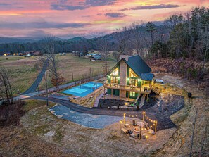 Exterior - IndoorPool*Pickleball*Theater*Firepit*Game Room*HotTub* Smoky Mountain GETAWAY (Sevierville)