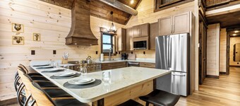 IndoorPool*Pickleball*Theater*Firepit*Game Room*Smoky Mountain GETAWAY