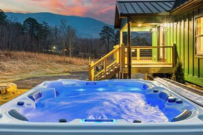 Outdoor spa tub - IndoorPool*Pickleball*Theater*Firepit*Game Room*HotTub* Smoky Mountain GETAWAY (Sevierville)