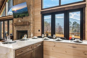Dining - IndoorPool*Pickleball*Theater*Firepit*Game Room*HotTub* Smoky Mountain GETAWAY (Sevierville)