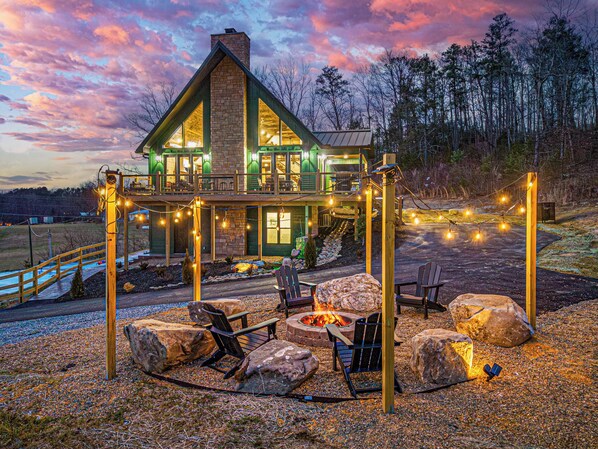 Property grounds - IndoorPool*Pickleball*Theater*Firepit*Game Room*HotTub* Smoky Mountain GETAWAY (Sevierville)