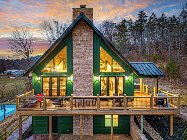 Exterior - IndoorPool*Pickleball*Theater*Firepit*Game Room*HotTub* Smoky Mountain GETAWAY (Sevierville)