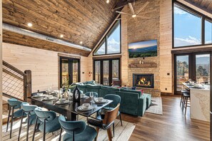 Dining - IndoorPool*Pickleball*Theater*Firepit*Game Room*HotTub* Smoky Mountain GETAWAY (Sevierville)