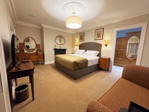 9 bedrooms, iron/ironing board, free WiFi, bed sheets - Tremendous 9-bedroom Regency Period Townhouse (Cashel)