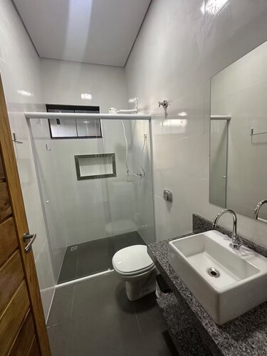 House with garage, 2 bedrooms, sleeps 6 - House 2
