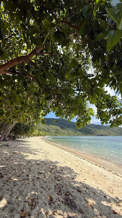 WHITE SANDY BEACH DIVE RESORT - NAVITI ISLAND, YASAWA