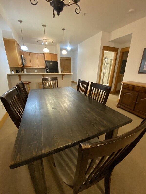 Dining - Red Mountain Village 2 bedroom condo sleeps 6 (Rossland)