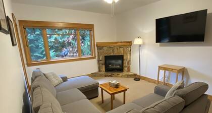 Red Mountain Village 2 bedroom condo sleeps 6