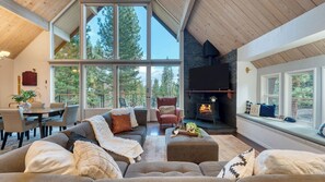 Interior - Retreat With Lake Access, Deck & Modern Interior Agate Peak by Avantstay (Carnelian Bay)