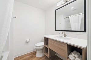 Håndklær, såpe og toalettpapir