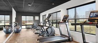 1-bedroom hotel suites in Scarborough with essentially stocked kitchens.