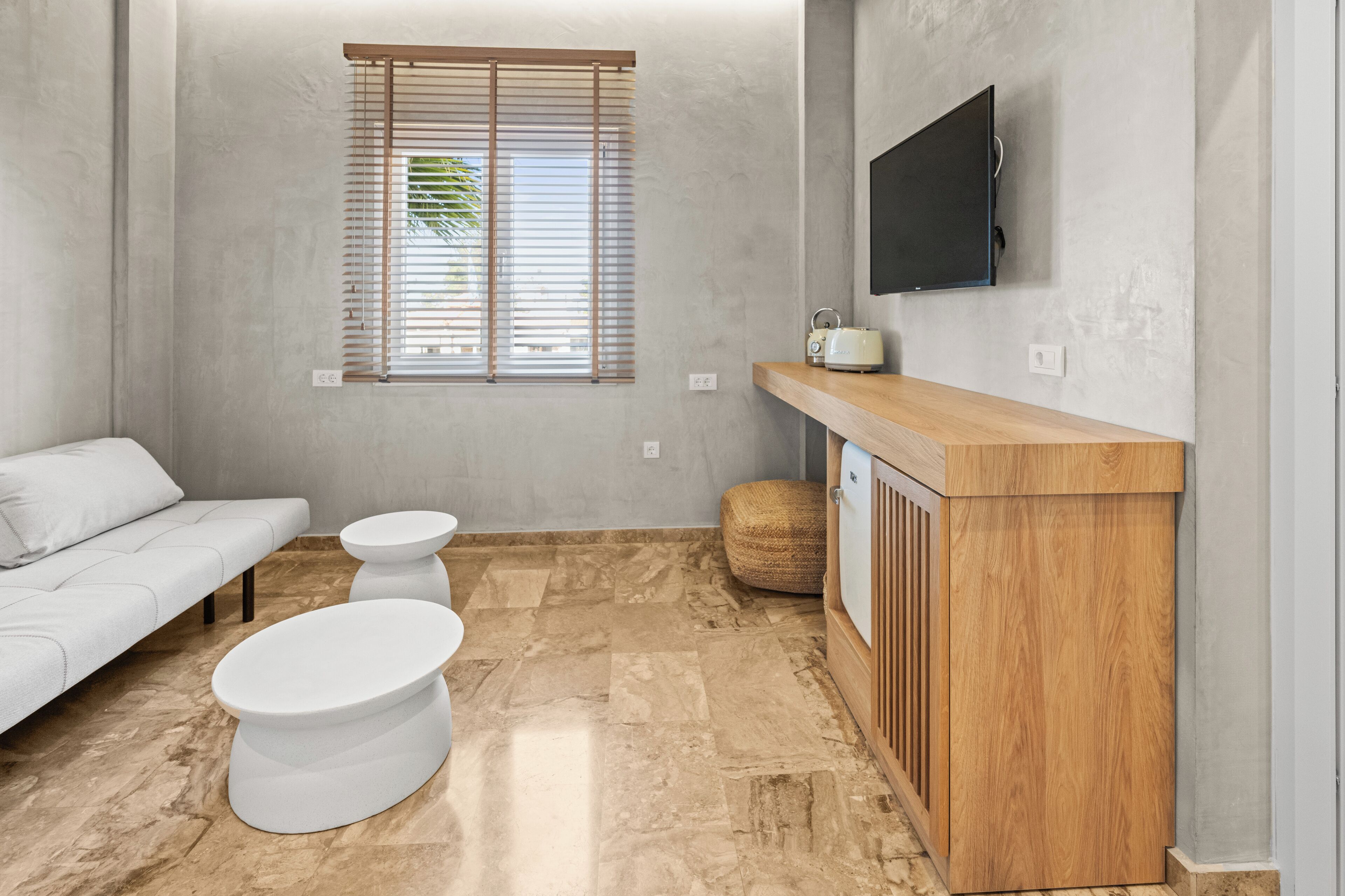 Deluxe Apartment, Balcony, Pool View | Living area