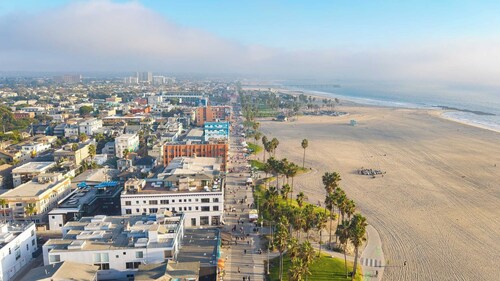 Sunny Venice Beach Home With Open Living & Walkability to Abbot Kinney Venice Drift by Avantstay