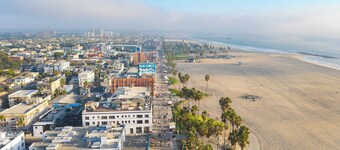 Sunny Venice Beach Home With Open Living & Walkability to Abbot Kinney Venice Drift by Avantstay