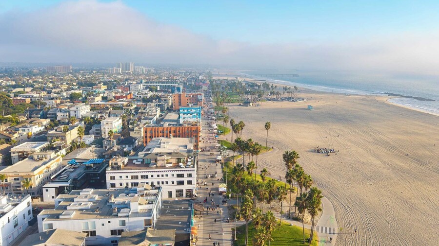 サニー ベニス ビーチ ホーム ウィズ オープン リビング アンド ウォーカビリティ トゥ アボット キニー ベニス ドリフト バイ アバンステイ