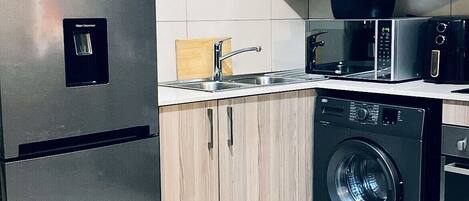 Mikrobølgeovn, ovn og kokeplater