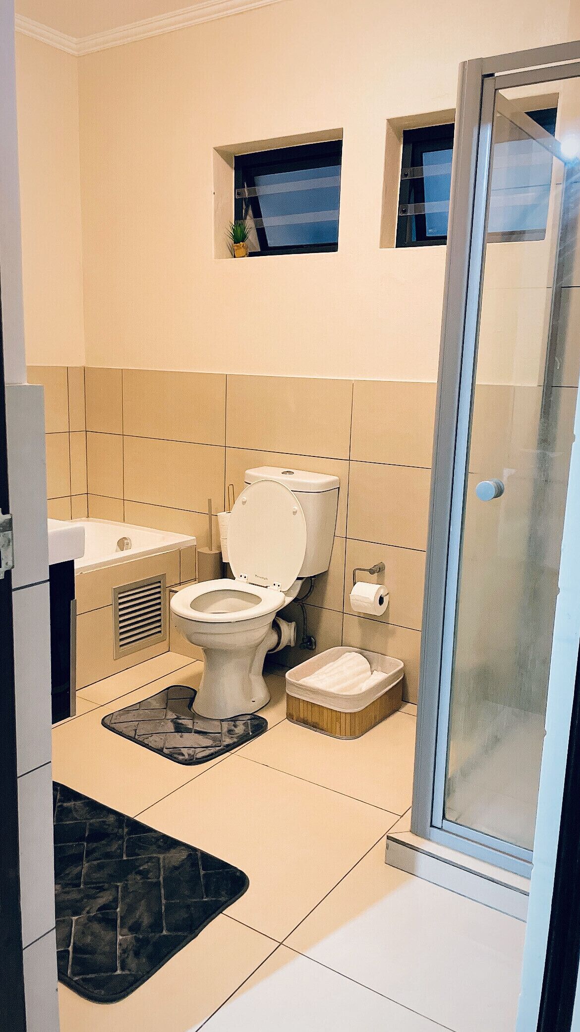 Serviettes fournies, savon, papier toilette