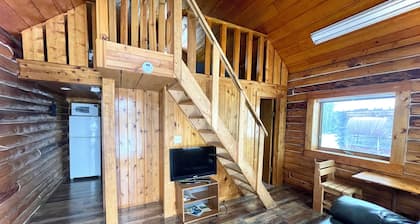 Wolf Waystation — Rustic Cabin with Sauna