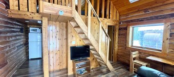 Wolf Waystation — Rustic Cabin with Sauna