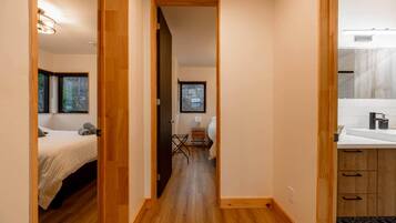 4 bedrooms, WiFi, bed sheets